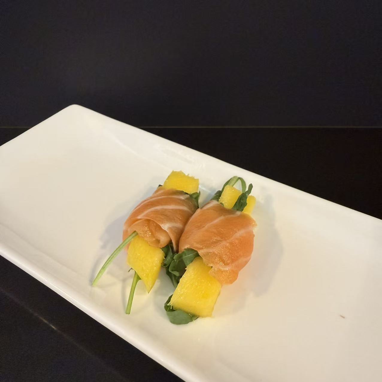 Involtini salmone mango
