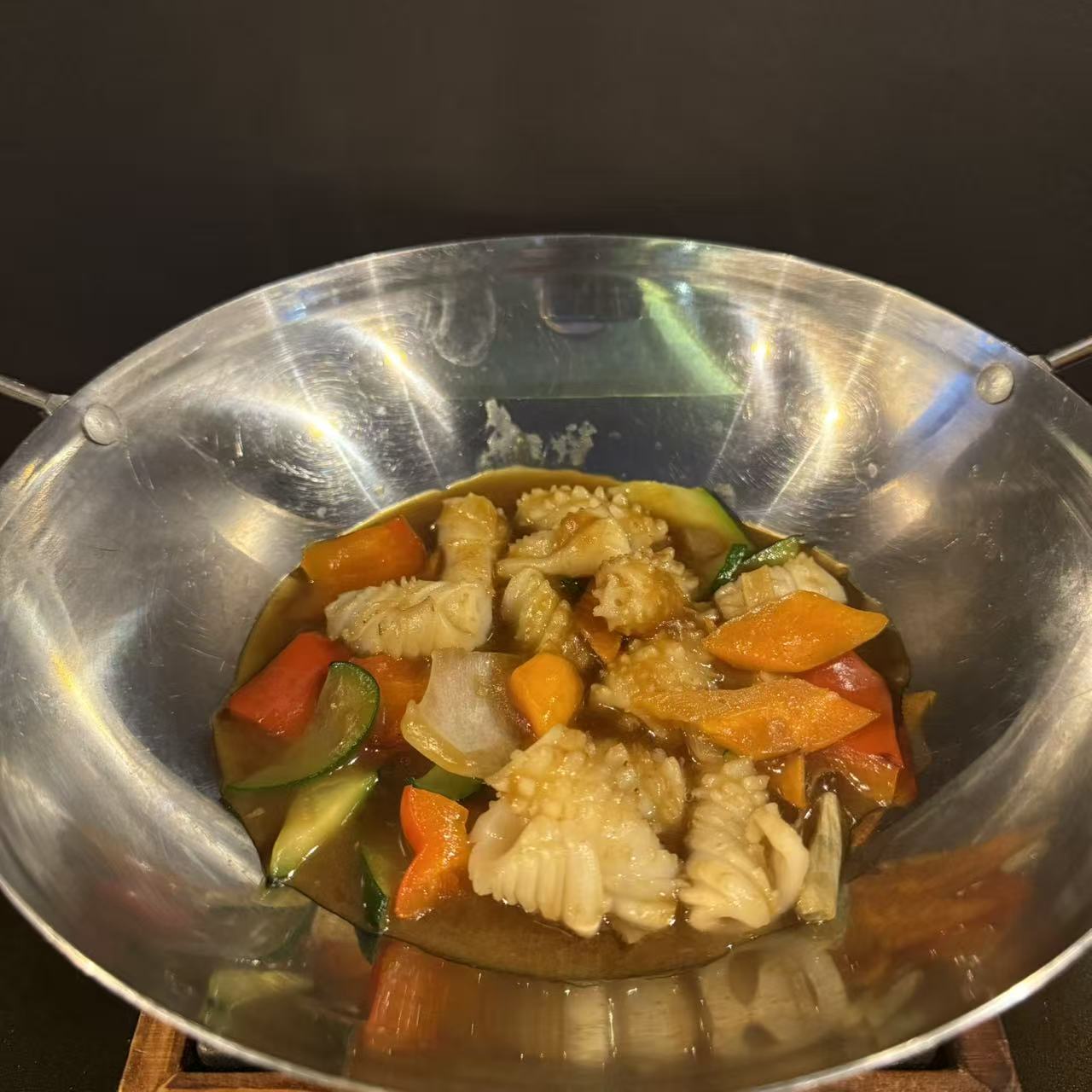 Scodella di fuoco con calamari